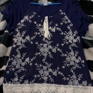 Cute top with floral design